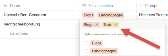 Screenshot: zeigt eine Notion-Tabelle mit einer geöffneten Mehrfachauswahl in der Spalte 'Einsatzbereich'. Ein roter Pfeil weist auf die neu hinzugefügte Option 'Texte' hin.